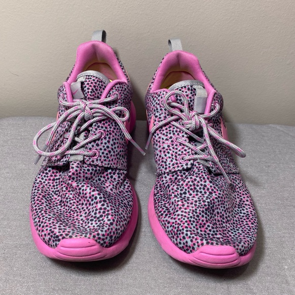 Nike Roshe Run Polka Dot Athletic Shoes - Picture 2 of 8